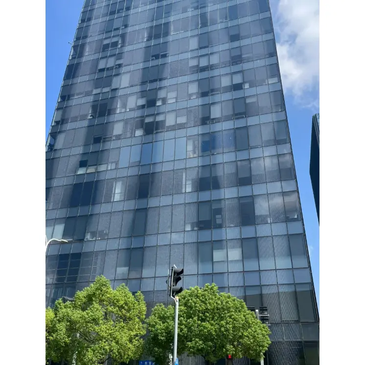 Por que as paredes cortina emolduradas são essenciais para o design de edifícios modernos?